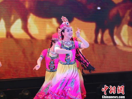 新疆边防办学唱民族歌,学跳民族舞赛凝聚部队