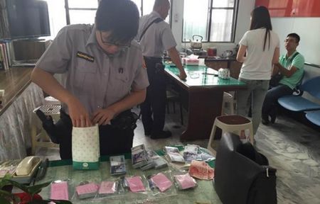 男子谈生意喝醉95万现钞掉夜店 服务生物归原