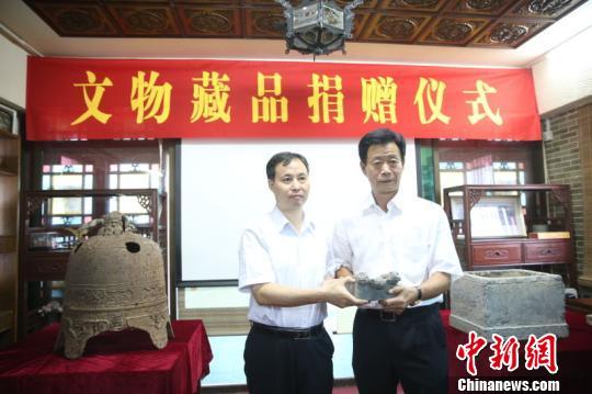 珠海收藏家捐28件文物其中一件为唐代舍利石棺