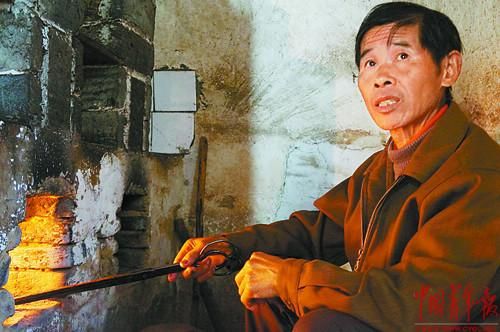 钟兆武生火做饭