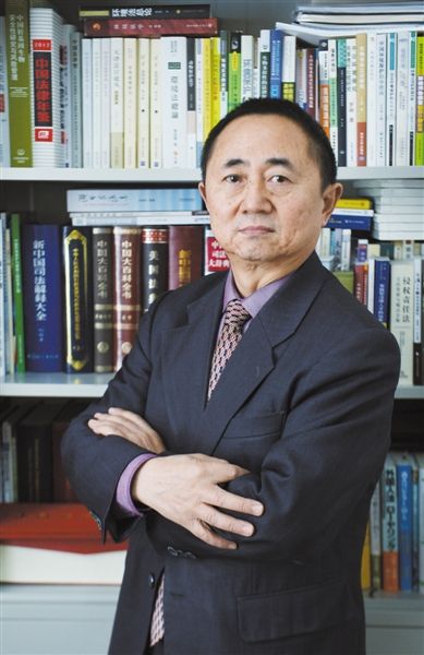 王灿发 中国政法大学教授，著名环境法专家。参与《水污染防治法》、《环境影响评价法》等国家多项与环境有关的法律起草工作。