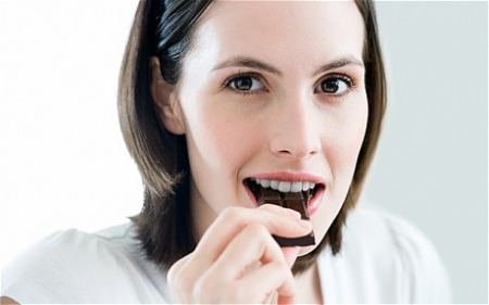 吃黑巧克力有助缓解慢性疲劳综合症症状