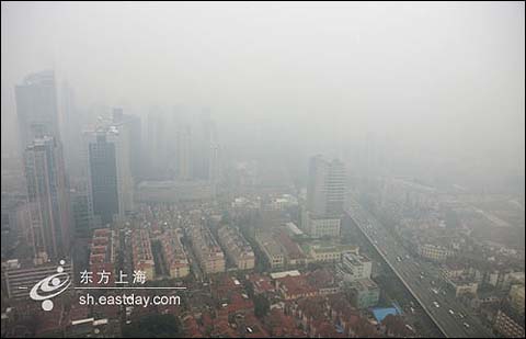 上海:大雾致往返崇明轮渡停航 明早浓雾不散_
