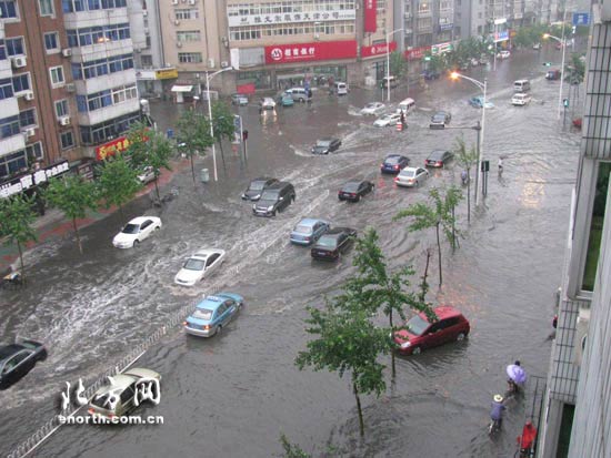 雷雨侵袭京津冀 部分航班延误或取消_天气预报