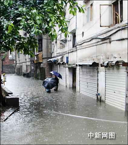 重庆铜梁遭遇特大暴雨 28处山体滑坡(图)_天气