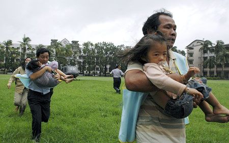 莫拉克重创台湾致高雄600人被埋_天气预报