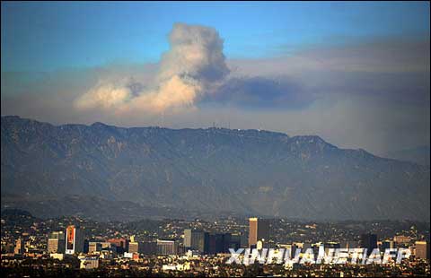 洛杉矶山火造成巨大损失 近6万公顷森林被烧毁