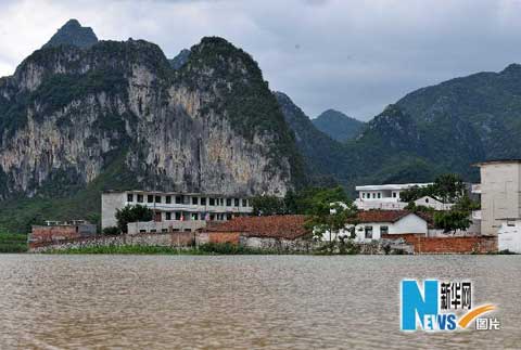 广西忻城一初中近700师生被洪水围困_天气预报