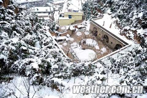 山西吕梁迎来首场大雪(组图)_天气预报