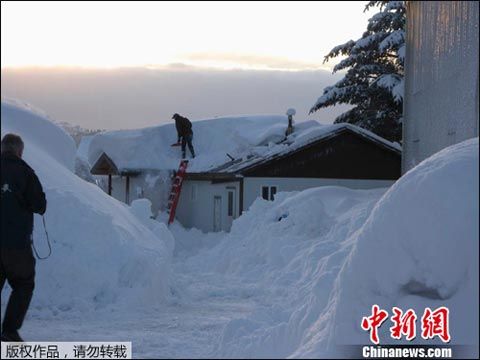 组图:美阿拉斯加小镇遭大雪围城_天气预报
