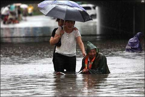 江苏连云港遭遇60年以来最强特大暴雨_新浪天气预报