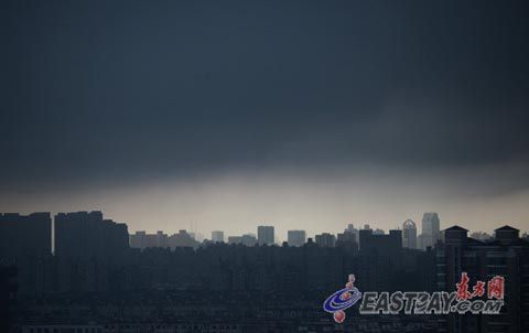 短时强降水袭上海 机场航班延误_新浪天气预报