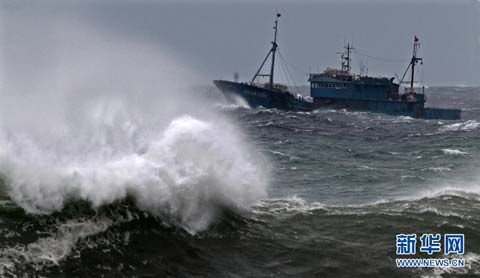 中国渔船在韩国济州岛附近沉没 6人获救|渔船沉