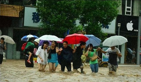 四川多地遭暴雨袭击 已致7人死7人失踪_新浪天气预报
