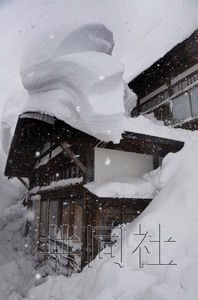 暴风雪将袭日本或引发8米巨浪 温泉成雪底迷宫