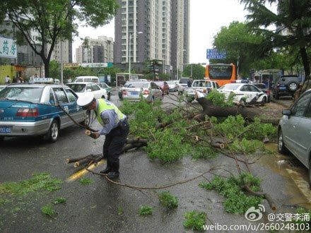 疾风骤雨夜袭江苏北部 南京上演黑云压城|南京