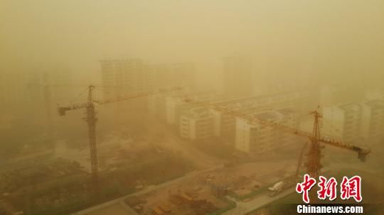 兰州突遭沙尘暴致一人受伤 (图)|沙尘暴|兰州|大