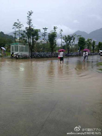 暴雨突袭福建 福州机场大量航班延误|暴雨|福建