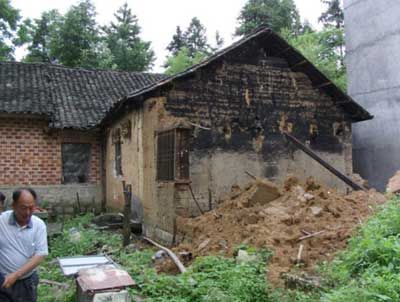 强降雨袭击安徽金寨县 2740人受灾经济损失1