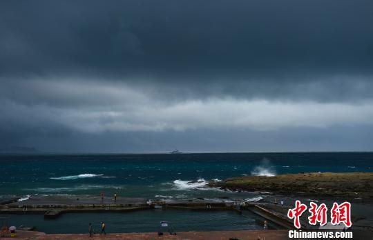 组图:潭美逼近 台湾发布海陆台风警报 |台湾|台