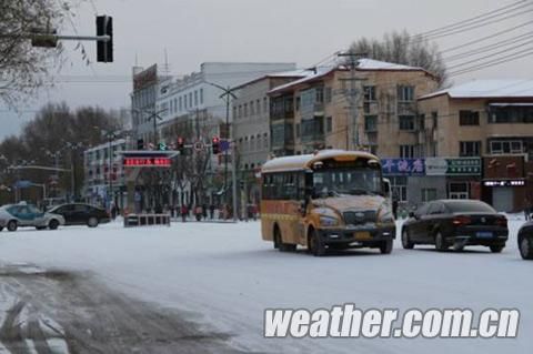 伊春路面积雪明显