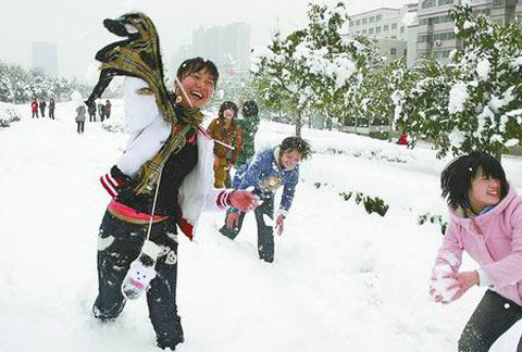 吉林大学举办打雪仗比赛 入场需学生证|体育学院|参赛|雪仗_新浪天气预报