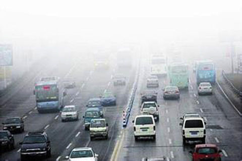 上海发布大雾橙色预警信号 机场高速轮船受影
