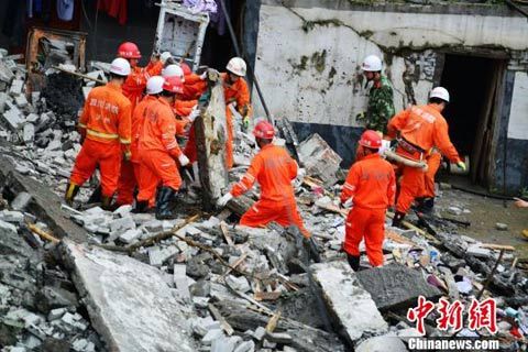 四川叙永暴雨致2000房屋损坏 一女子被山体掩