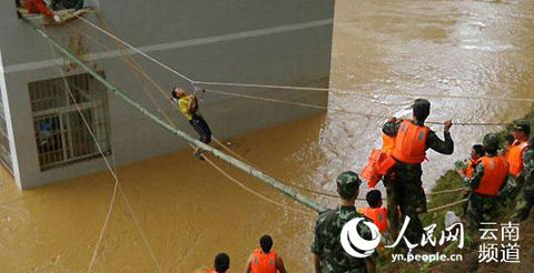 云南文山麻栗坡县中学被淹 396名被困师生获救