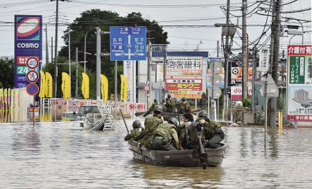 强降雨致日本多地洪灾 福岛核电站积水流入大
