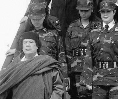40名保镖美女护卫贴身看天天美女天鲍图片