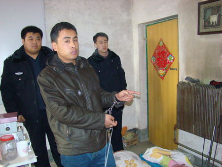 凶手持刀杀人 警方万里缉凶