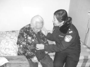 今日之星:<em>朝阳女</em>警官欣欣雇主如今为她送终_新