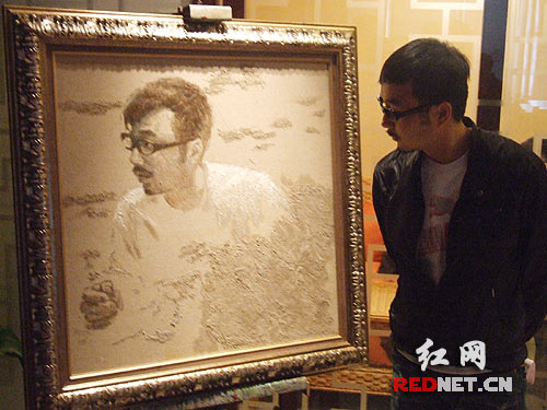 汪涵肖像画22日展出笑称在艺术家面前不谈钱被小姐调教成了狗奴图片