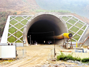门在建工程四大难点工程之一,长达4434米的武广铁路金沙洲隧道将于