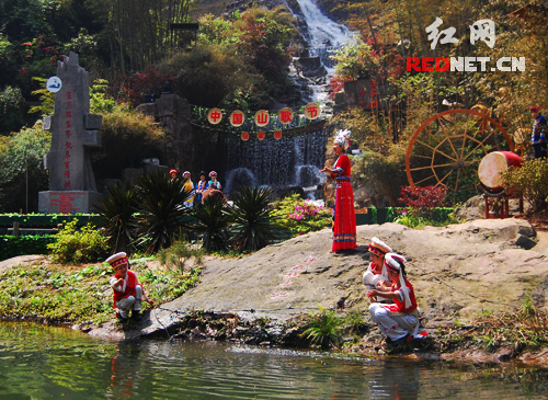 中国首届山歌节张家界开幕斯琴格日乐等献唱
