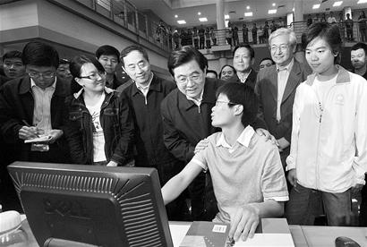 深切的关怀 殷切的希望