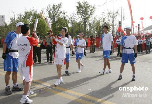 图:奥运圣火开始在安徽淮南传递