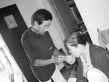 图文:新洲一老汉创作情歌将亮相央视