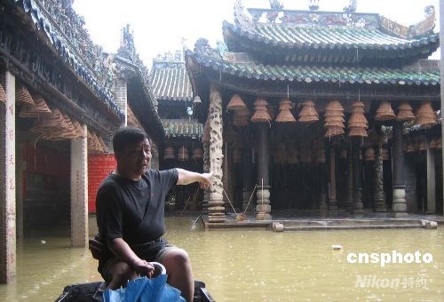 西江“龙王”盘踞德庆“龙母祖庙”(组图)_新闻中心_新浪网