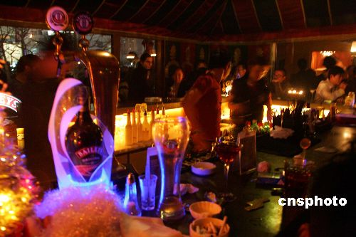 调查称:酒吧内播放快节奏音乐可增加客人饮酒