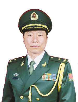 中国飞天第一人,航天英雄杨利伟被授予少将军