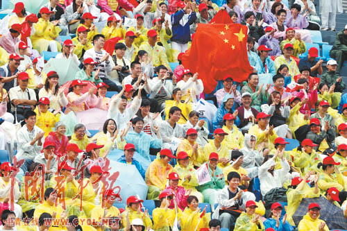 北京2008年残奥会5人制足球比赛冒雨举行,热