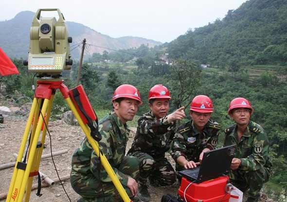 我二炮工程学院自主研制出多种型号机器人