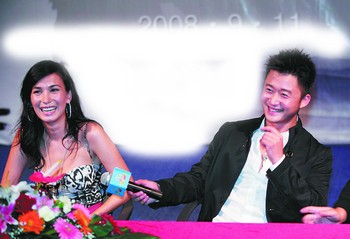 《狼牙》男主角,功夫小生吴京被女主角当场曝