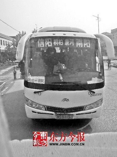信阳弘运汽车站的车倒丢哑巴乘客 记者暗访也
