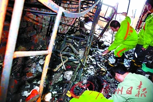 上海商学院宿舍起火4女生跳楼身亡