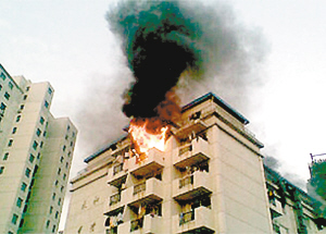 上海商学院6楼宿舍失火4女生跳下当场身亡