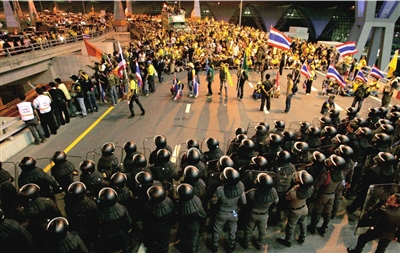 泰国军方要求政府下台