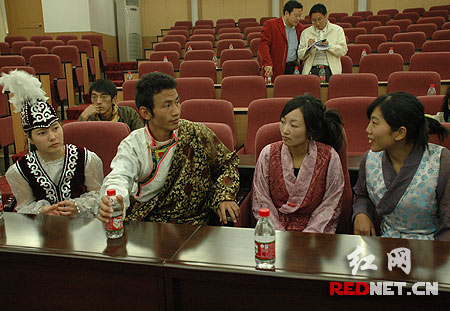 中南大学:为了197名西藏新疆大学生(图)